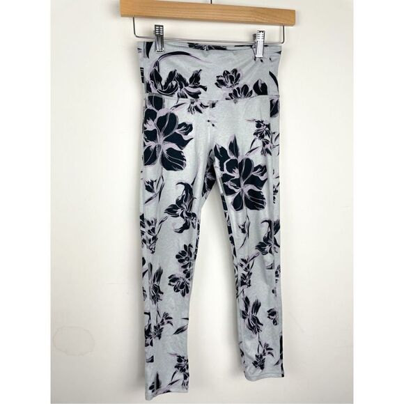 Athleta Cropped Capri Floral Leggings Chakuranga - Picture 2 of 8